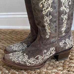 CORRAL WOMEN'S CRATER WITH BONE EMBROIDERY WESTERN BOOTS - SNIP TOE. Size 6